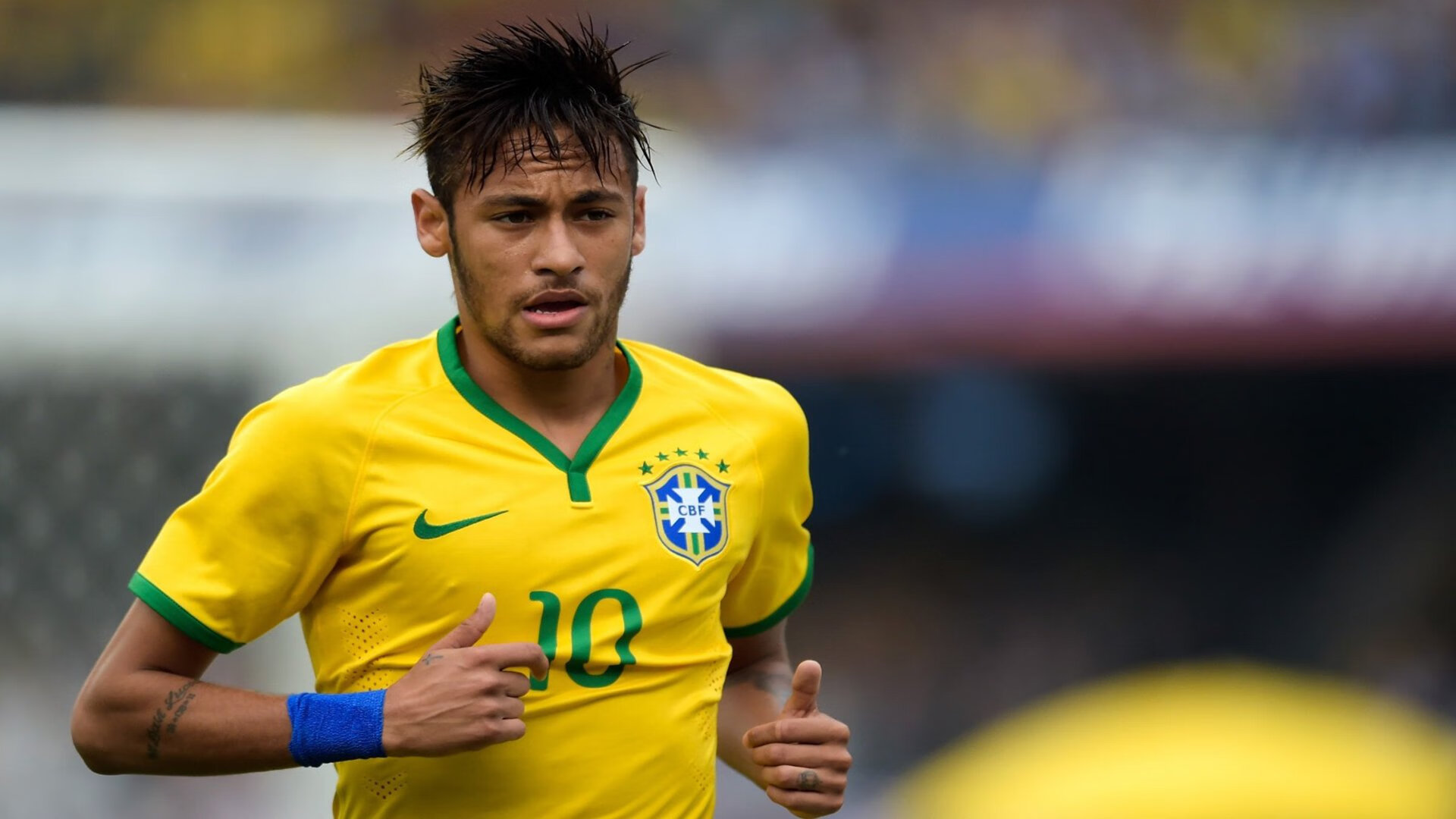 可爱!林诗栋穿海南队服出发全运会,像小芒果,球迷送苹果祝他平平安安